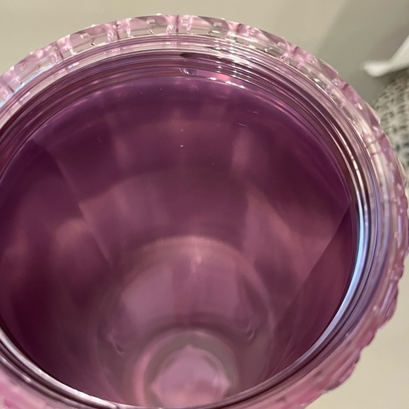 Pink textured chain link Starbucks tumbler. Light Pink, 24 oz. NWT - Picture 4 of 4